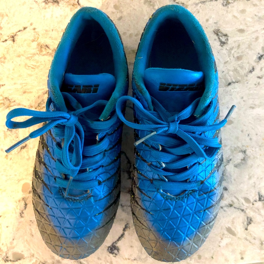 Soccer cleats